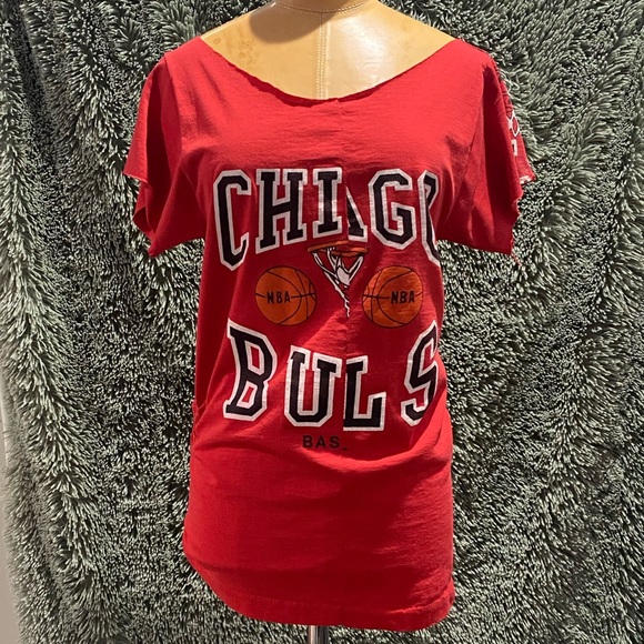 Vintage altered Chicago Bulls t-shirt - Picture 1 of 6